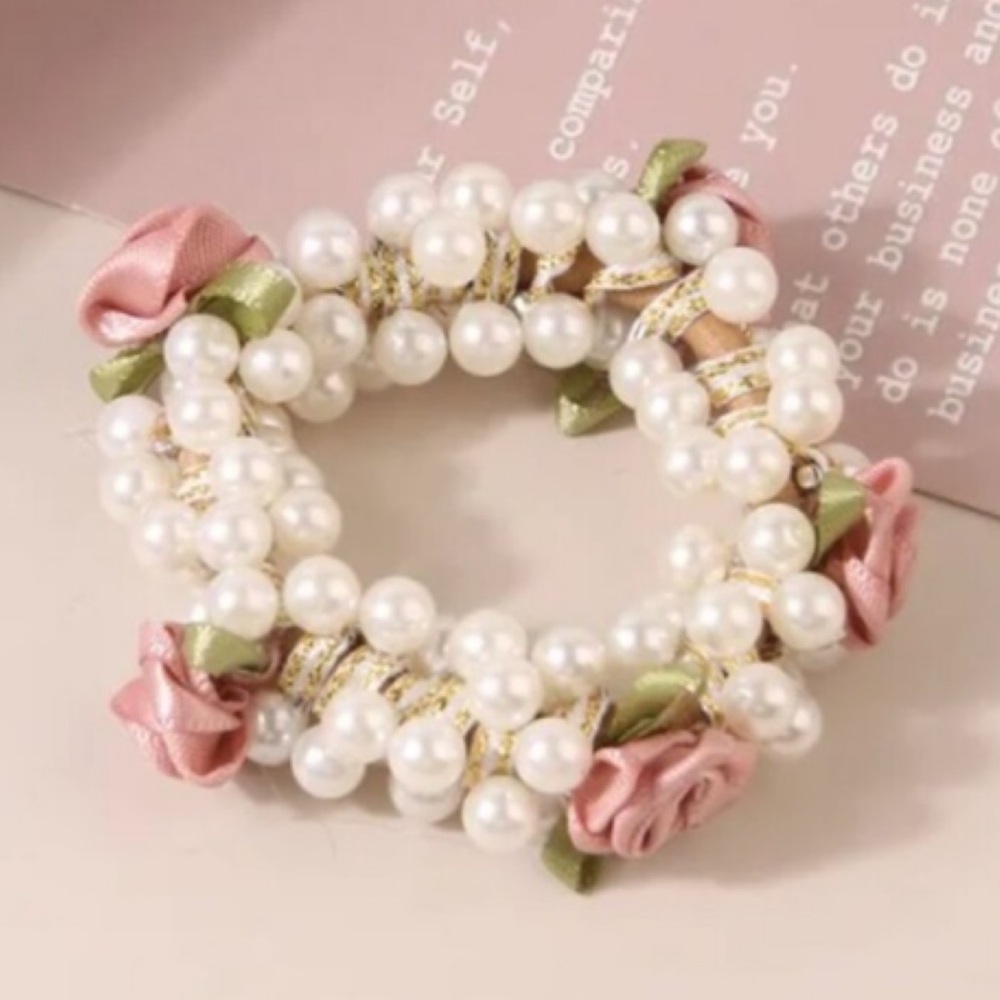 (NWOT) 3-Piece Pearl and Flower Hair Tie Set - Picture 6 of 13